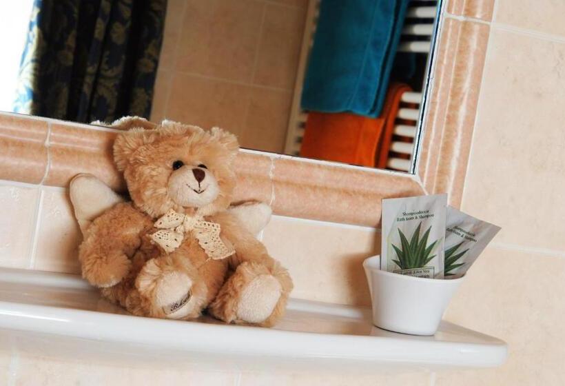 جناح عائلي, Pension Mirandola