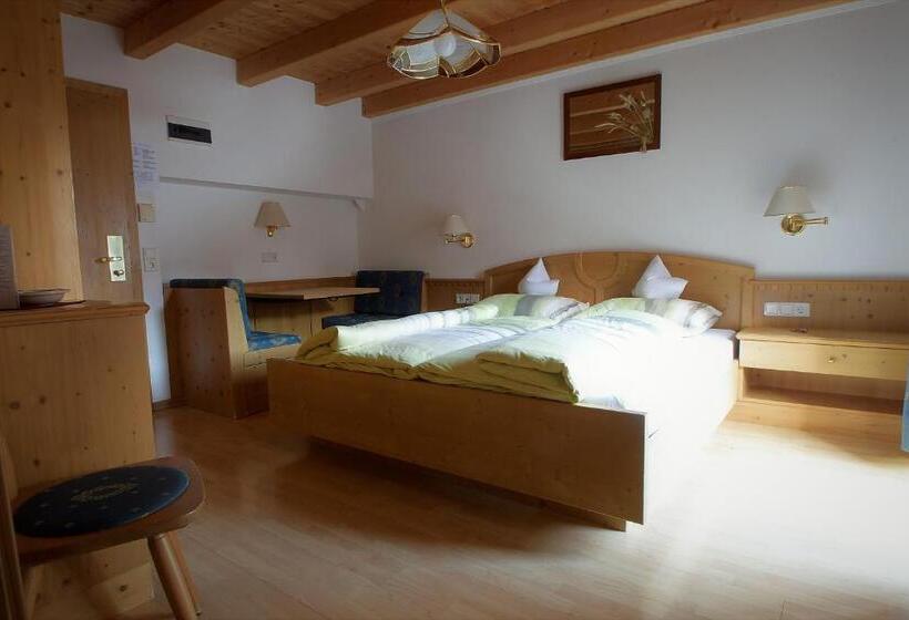 غرفة سوبيريور ثلاثية, Pension Mirandola