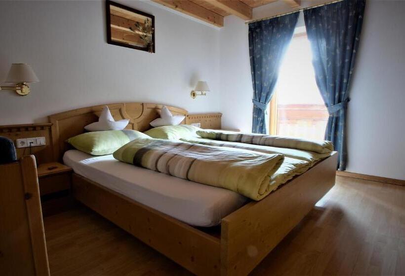 غرفة سوبيريور ثلاثية, Pension Mirandola