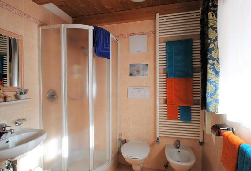 غرفة سوبيريور ثلاثية, Pension Mirandola