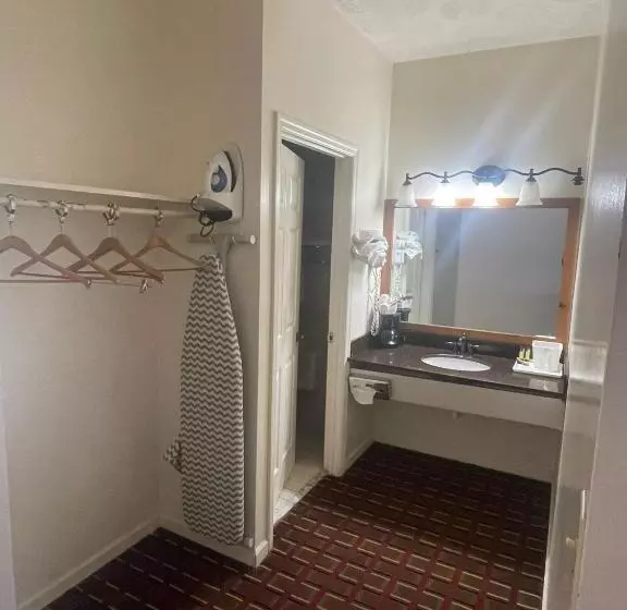 キングサイズベッドのスタンダードルーム, Budgetel Inn & Suites Dillard