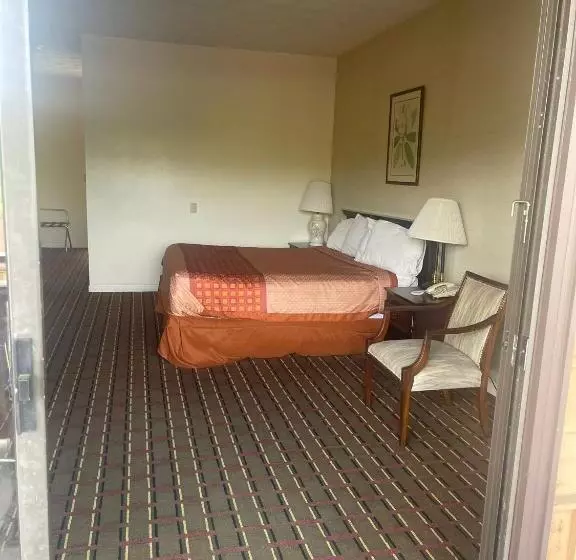キングサイズベッドのスタンダードルーム, Budgetel Inn & Suites Dillard