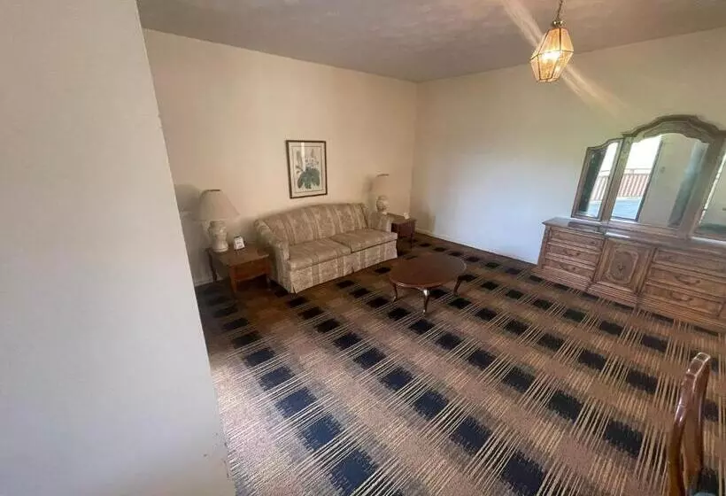 キングサイズベッドのデラックススイート, Budgetel Inn & Suites Dillard