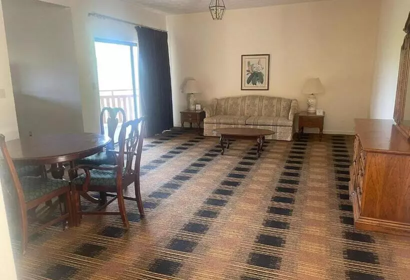 キングサイズベッドのデラックススイート, Budgetel Inn & Suites Dillard