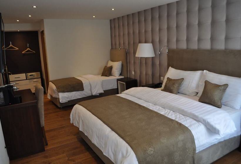 스탠다드 트리플 룸, De Savoie