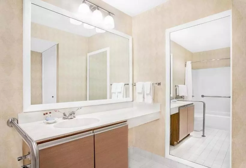 سوئیت برای معلولان, Hawthorn Extended Stay By Wyndham Green Bay