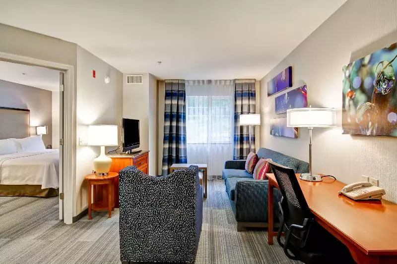 キングサイズベッドのスイートルーム, Homewood Suites By Hilton Stratford