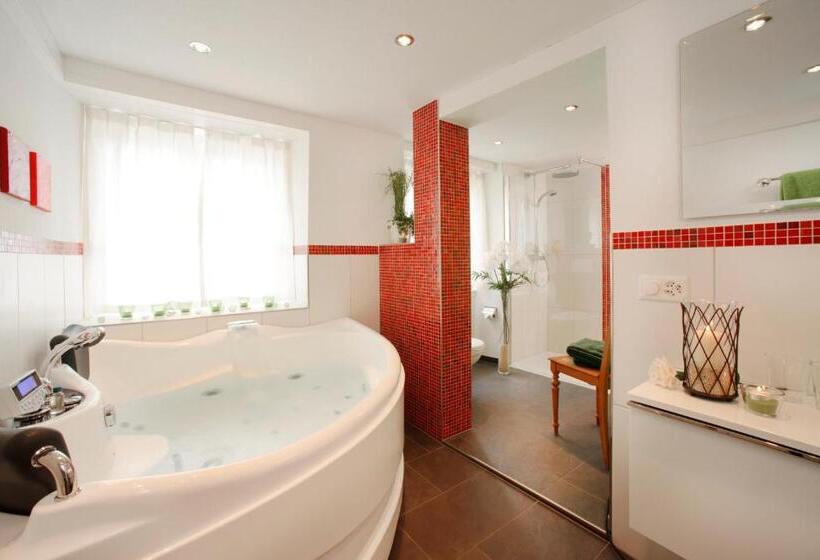 جناح مزود بجاكوزى, Landgasthof Hirschen