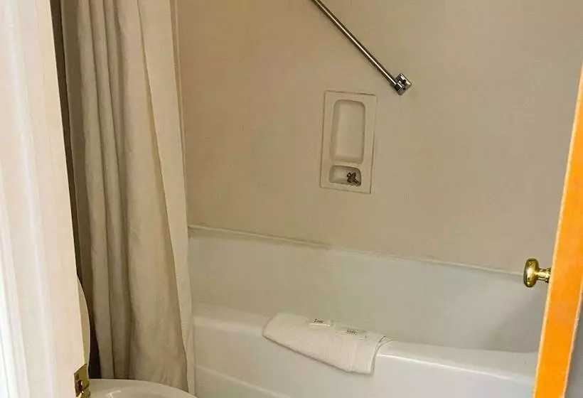 ２ダブルベッドのスタンダードルーム, Magnuson Hotel Marietta