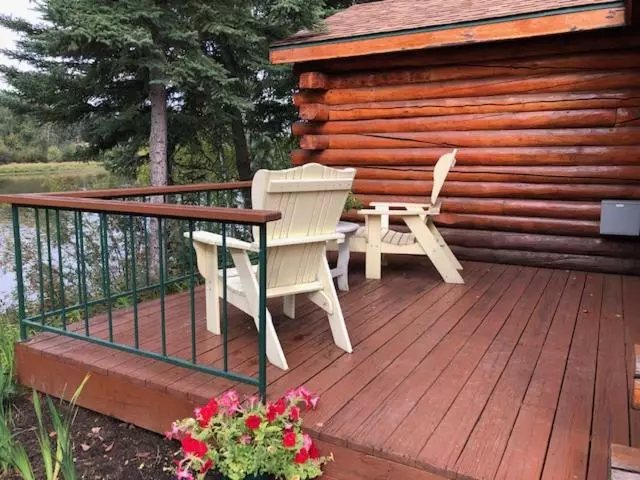 スタンダードバンガロー, Pike S Waterfront Lodge