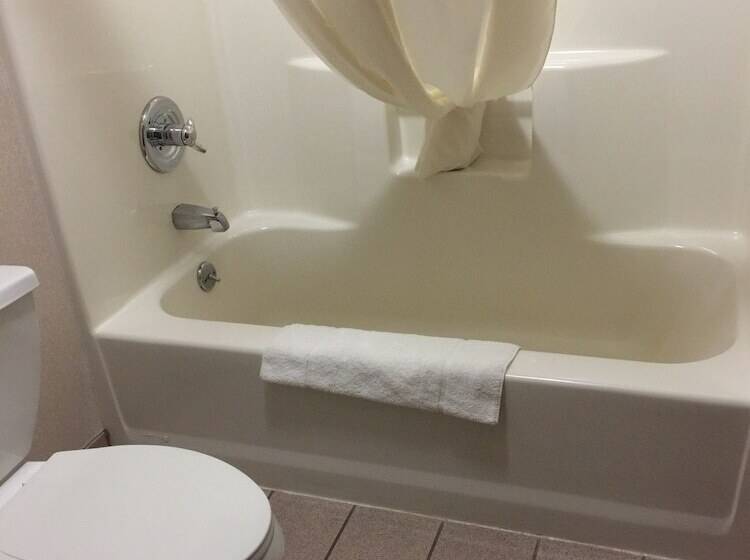 غرفه قياسيه سريرين مزدوجين, Quality Inn