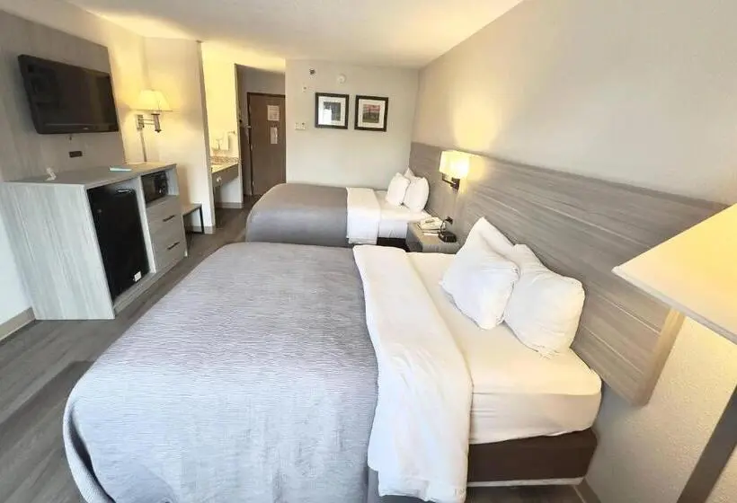 2ダブルベッドのスタンダードルーム, Quality Inn East Liverpool Calcutta
