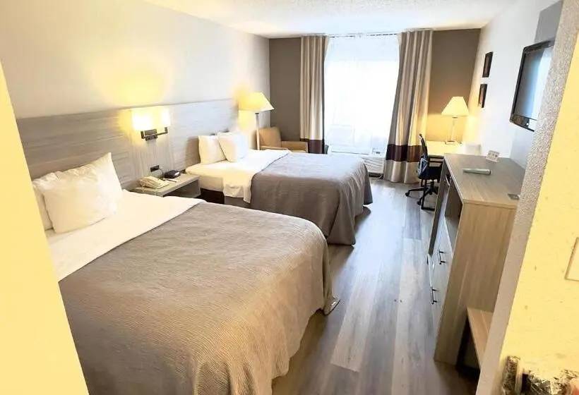 2ダブルベッドのスタンダードルーム, Quality Inn East Liverpool Calcutta