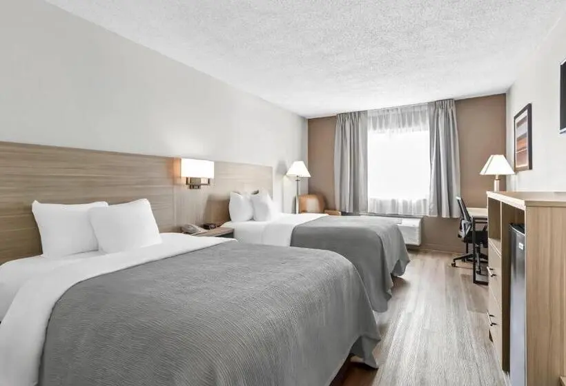 2ダブルベッドのスタンダードルーム, Quality Inn East Liverpool Calcutta