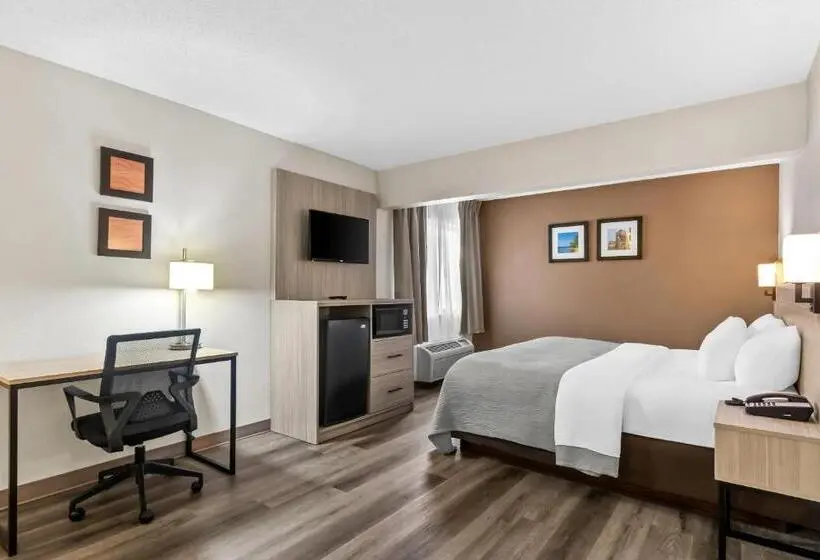 キングサイズベッドのスタンダードルーム, Quality Inn East Liverpool Calcutta