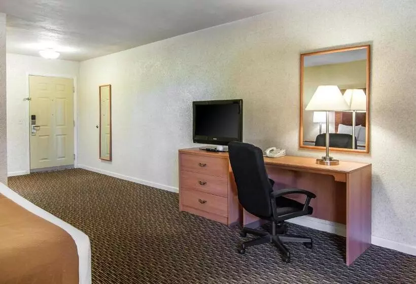 اتاق استاندارد با تخت بزرگ, Quality Inn & Suites At Coos Bay