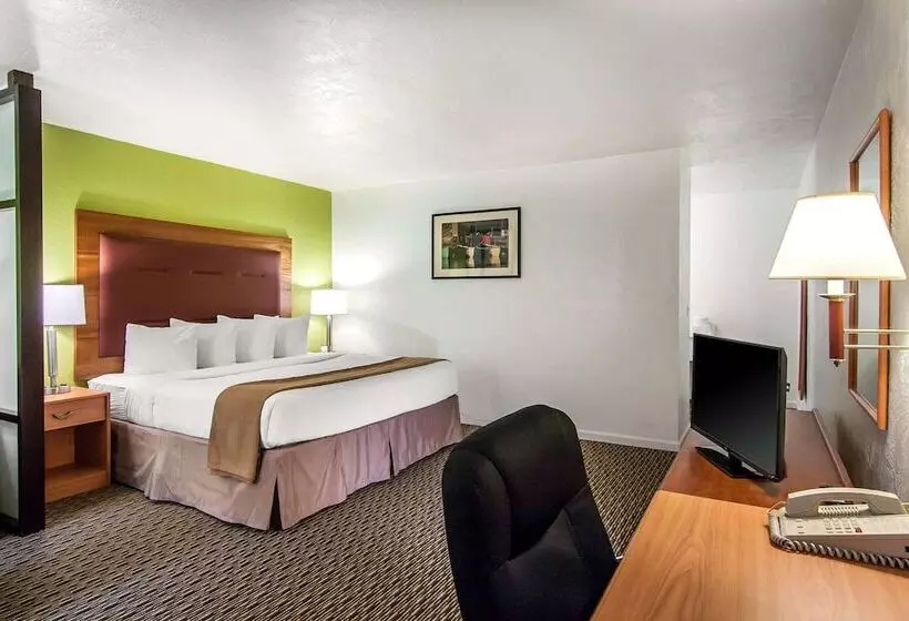سوییت, Quality Inn & Suites At Coos Bay