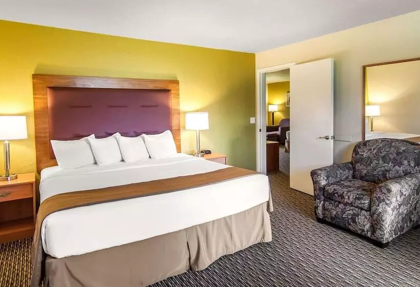 سوییت, Quality Inn & Suites At Coos Bay