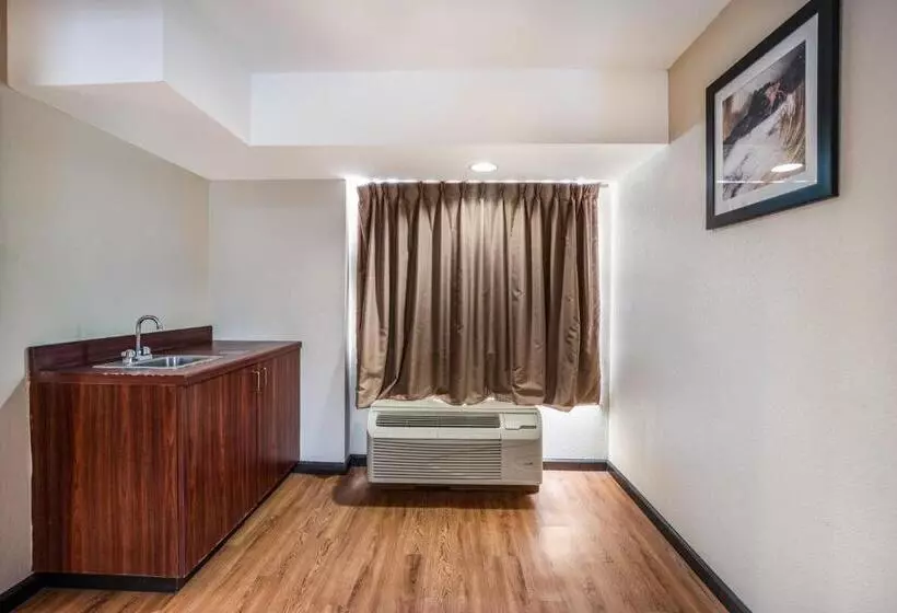 キングサイズベッドのスイートルーム, Quality Inn & Suites Augusta Fort Eisenhower Area