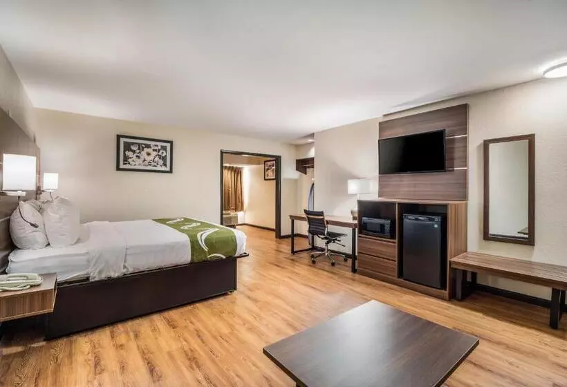 キングサイズベッドのスイートルーム, Quality Inn & Suites Augusta Fort Eisenhower Area