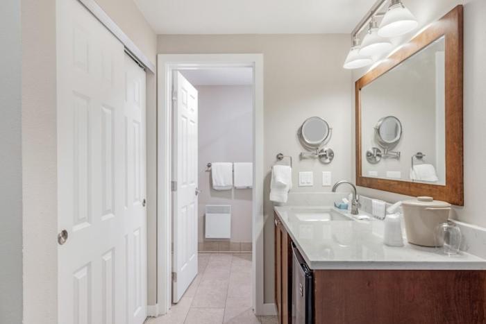 غرفة قياسية, Rosario Village