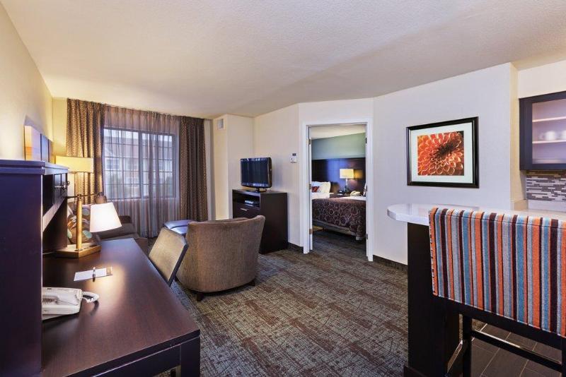 סוויטה, Staybridge Suites Tulsa Woodland Hills, An Ihg