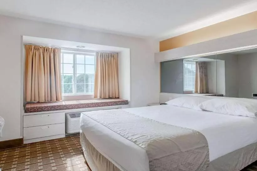 身障者適用クイーンサイズベッドルーム, Surestay Hotel By Best Western Christiansburg Blacksburg