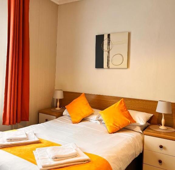 스탠다드 룸, The Grove