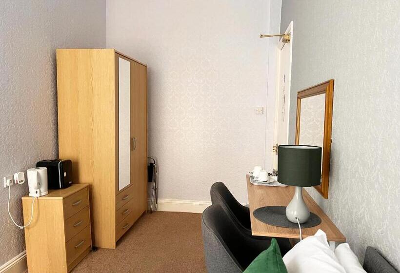 패밀리 룸, The Grove