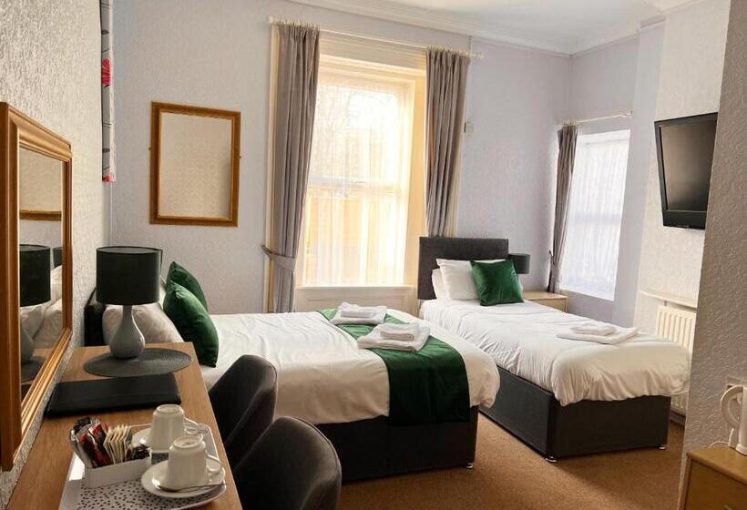 패밀리 룸, The Grove