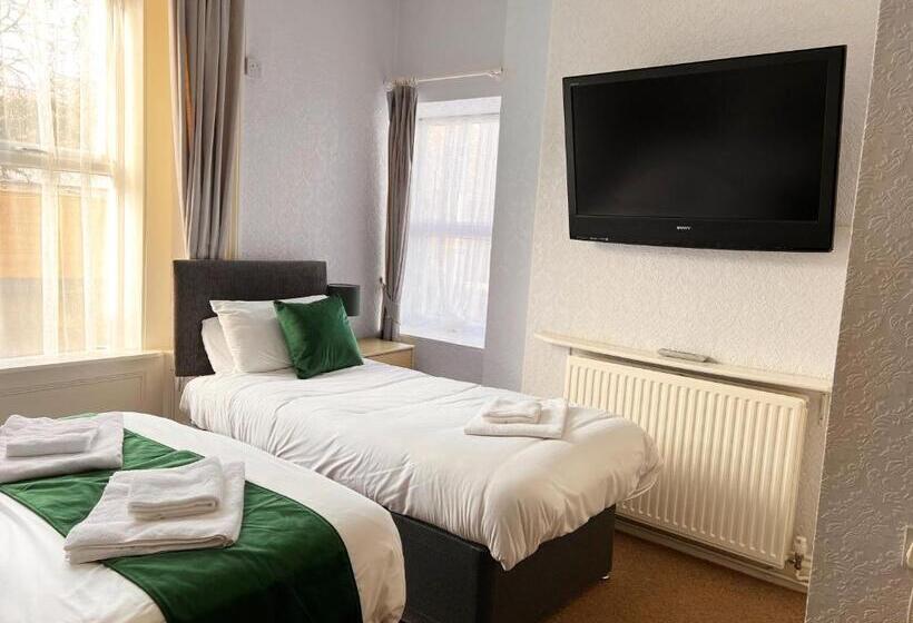 패밀리 룸, The Grove