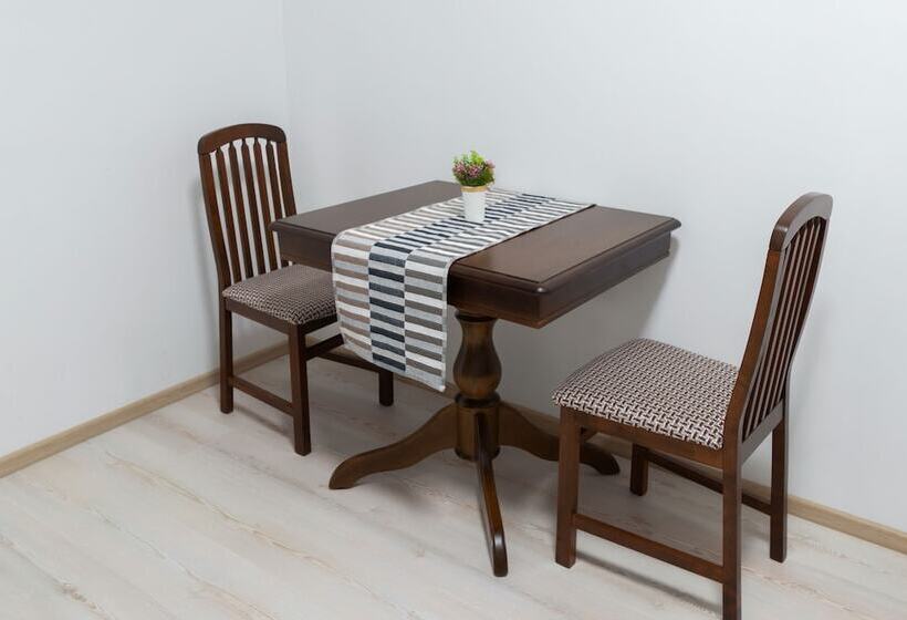 高级三人间, Guest House Agrodom