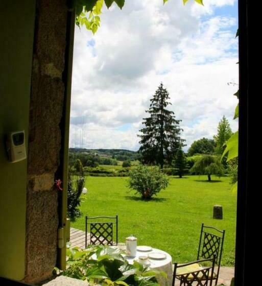 جناح مطلّ علي الحديقة, Chez Claire