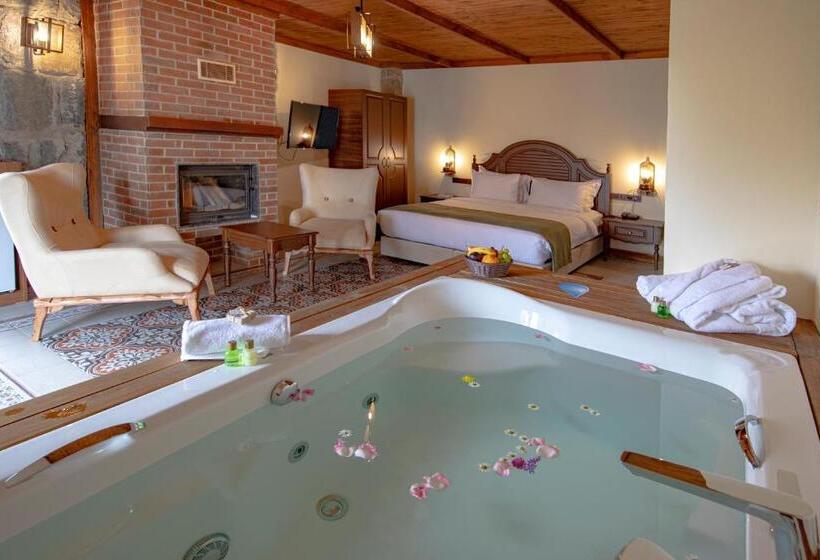 جناح جونيور مزوَّد بشرفة, Foleya Mountain Resort Hotel & Villas