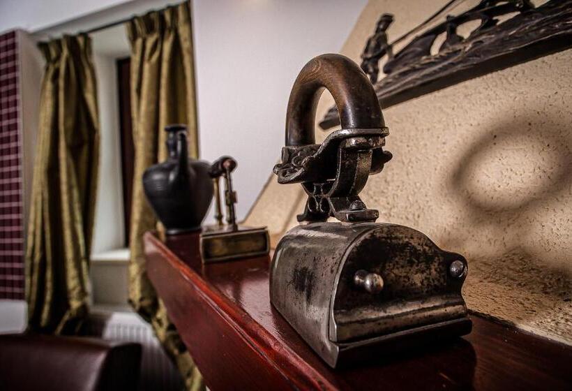 سوییت, Heritage Hotel & Estate Raznjevica Dvori Ad 1307