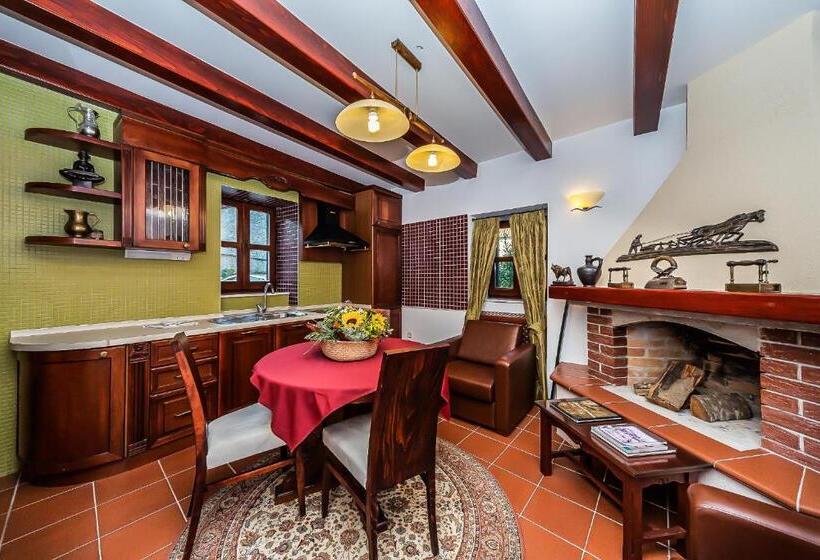 سوییت, Heritage Hotel & Estate Raznjevica Dvori Ad 1307