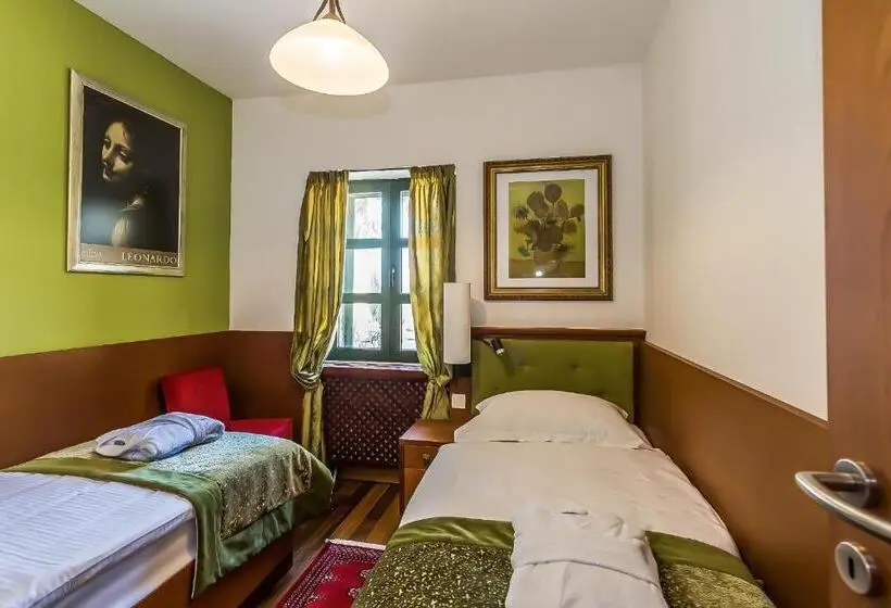 テラス付スイート, Heritage Hotel & Estate Raznjevica Dvori Ad 1307