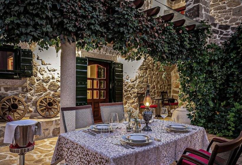 سوییت لوکس, Heritage Hotel & Estate Raznjevica Dvori Ad 1307