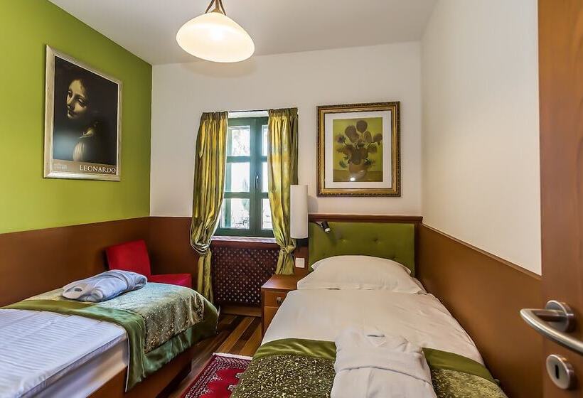 سوییت خانوادگی, Heritage Hotel & Estate Raznjevica Dvori Ad 1307