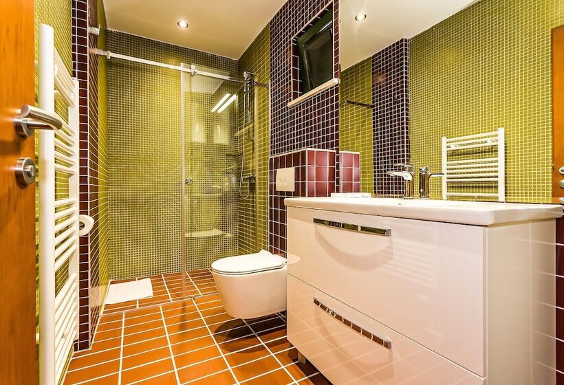 سوییت خانوادگی, Heritage Hotel & Estate Raznjevica Dvori Ad 1307