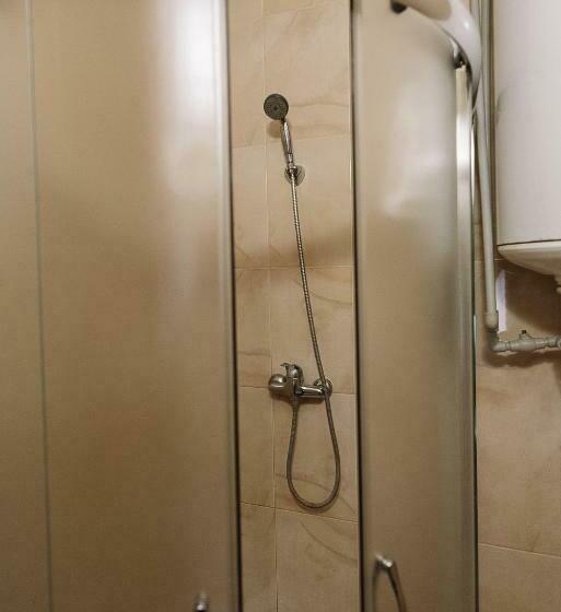 خانه 4 خوابه, Toga Cottage