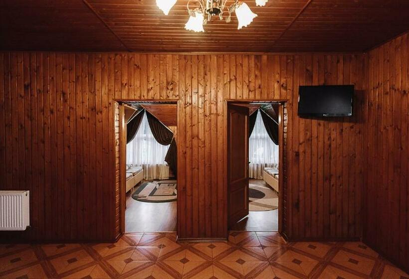 خانه 4 خوابه, Toga Cottage