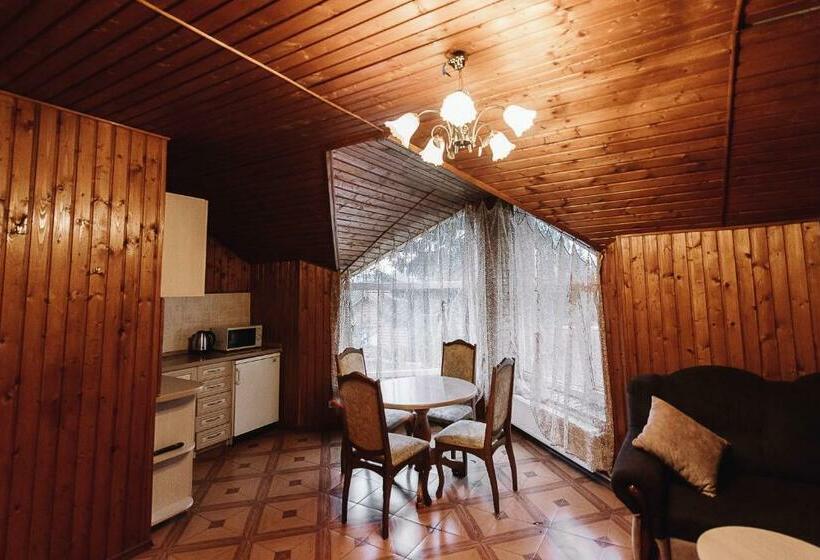 4间卧室的房子, Toga Cottage