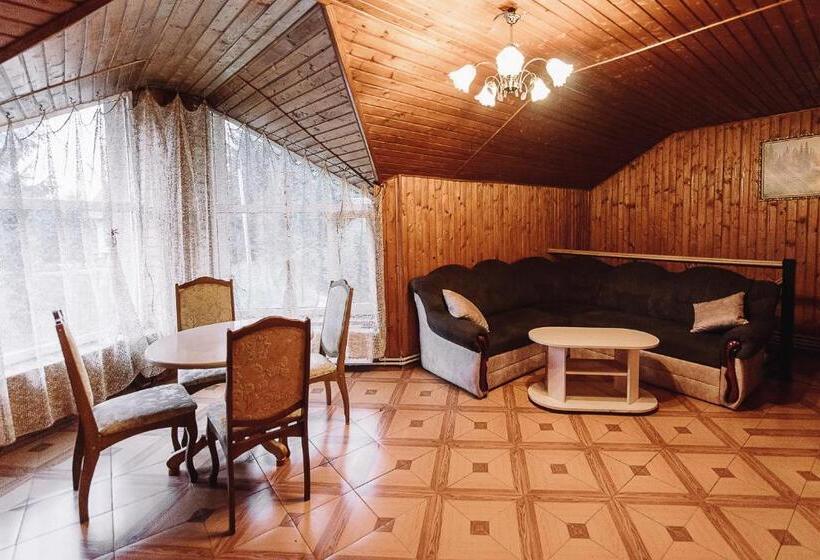 خانه 4 خوابه, Toga Cottage