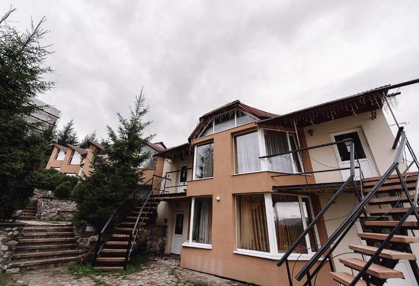 خانه 4 خوابه, Toga Cottage