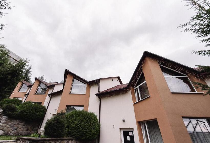 خانه 4 خوابه, Toga Cottage