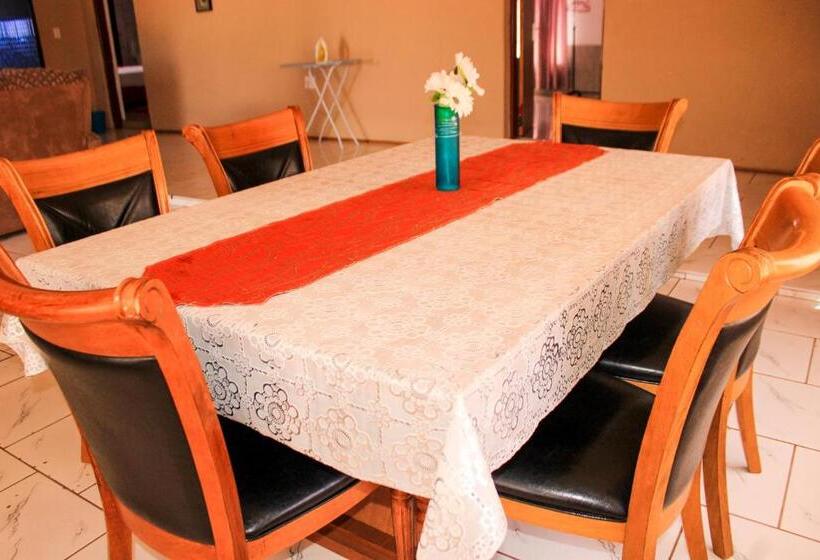 キングサイズベッドのスタンダードルーム, Godmill City Guesthouse