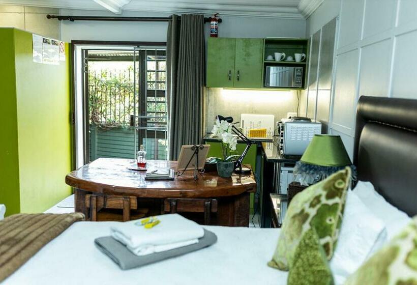 דירת חדר, Rustic Forest Guest House