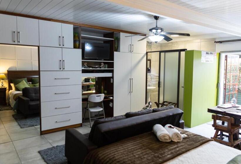 דירת חדר, Rustic Forest Guest House