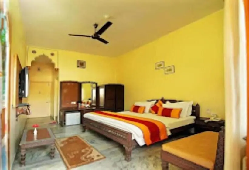 デラックスルーム, Chandrawati Palace